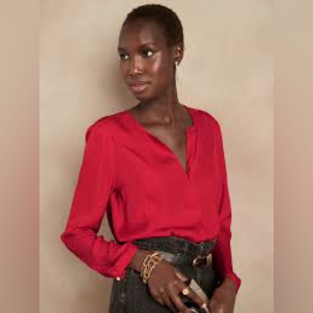 Banana Republic 	Popover blouse	Red	S